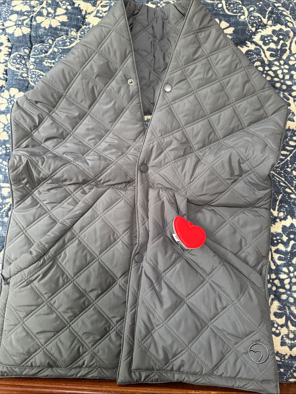 Quilted Women's scarf in Charcoal Gray